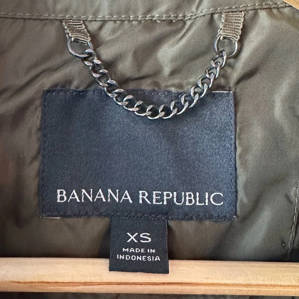 Banana Republic Olive Vest with Black Accents - Picture 6 of 8